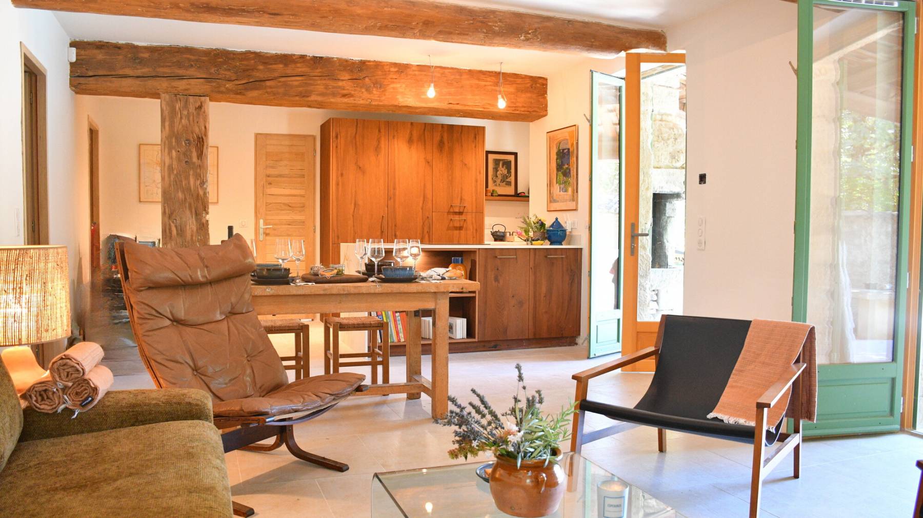 For rent, beautifully renovated Mazet at the foot of Gordes, nestled in nature with pool, pétanque court and lavender field.