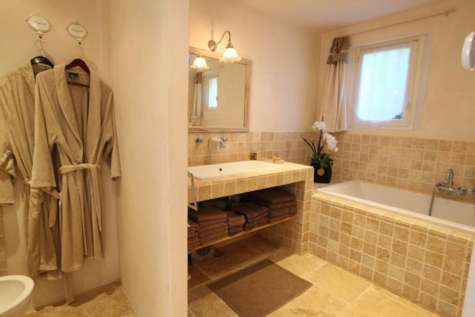 Comfortable vacation home for rent near the Village of Lagnes and L'Isle sur la Sorgue