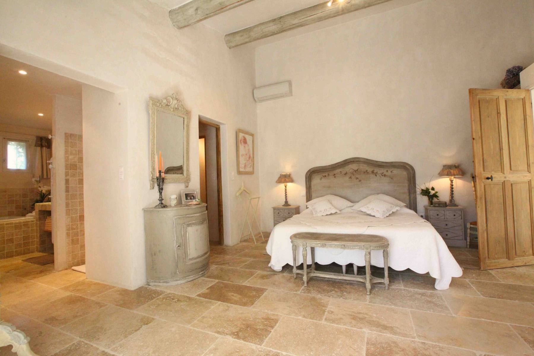 Comfortable vacation home for rent near the Village of Lagnes and L'Isle sur la Sorgue