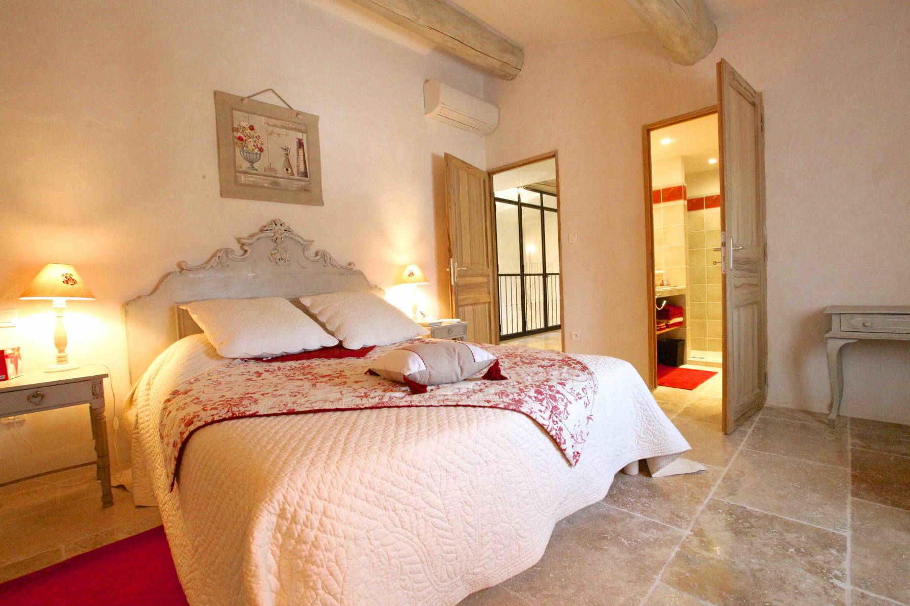 Comfortable vacation home for rent near the Village of Lagnes and L'Isle sur la Sorgue
