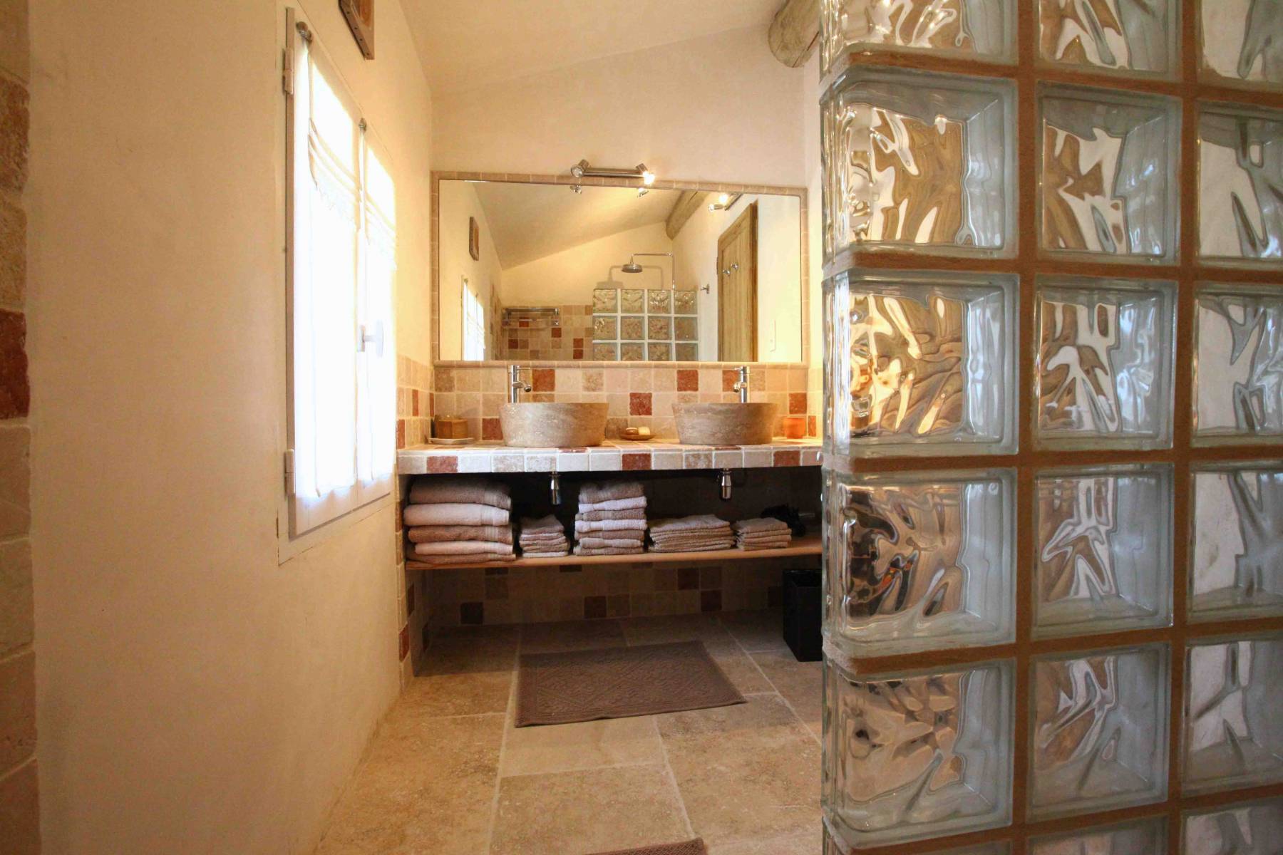 Comfortable vacation home for rent near the Village of Lagnes and L'Isle sur la Sorgue