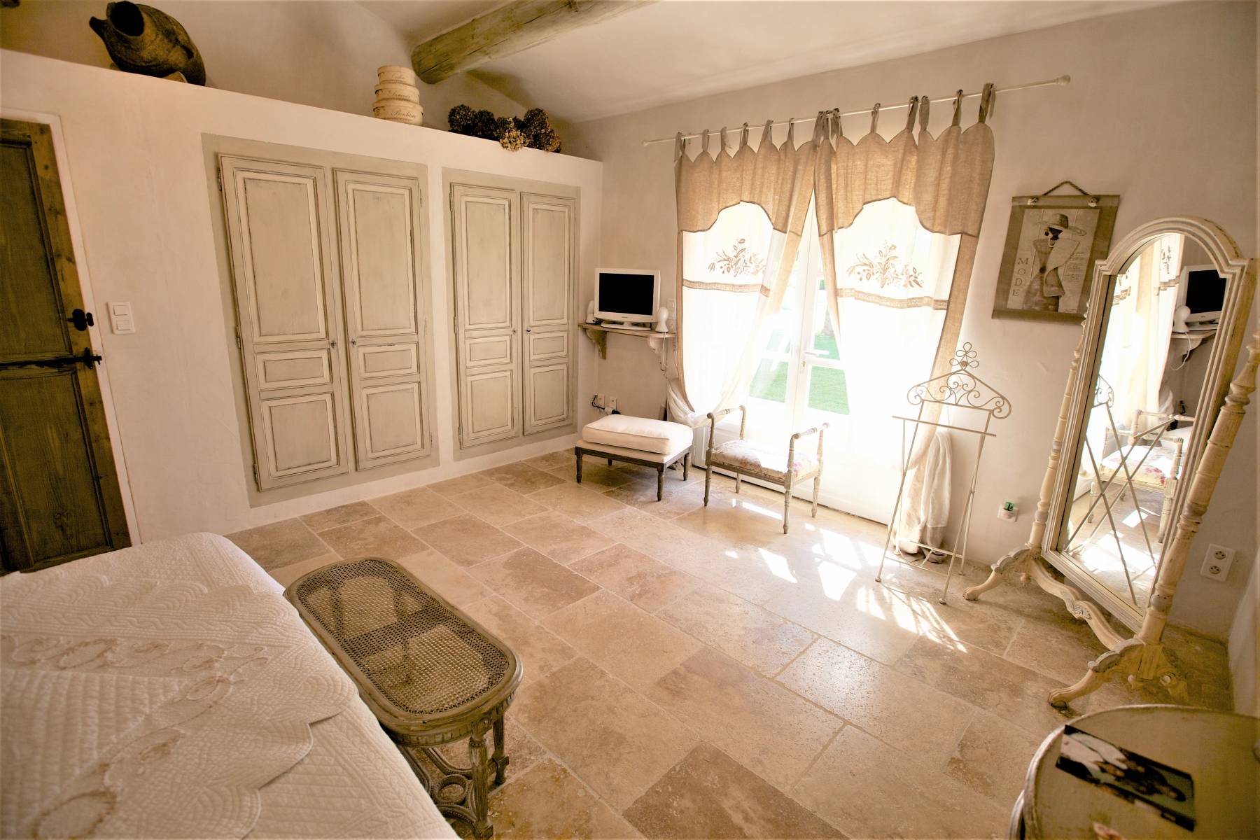 Comfortable vacation home for rent near the Village of Lagnes and L'Isle sur la Sorgue