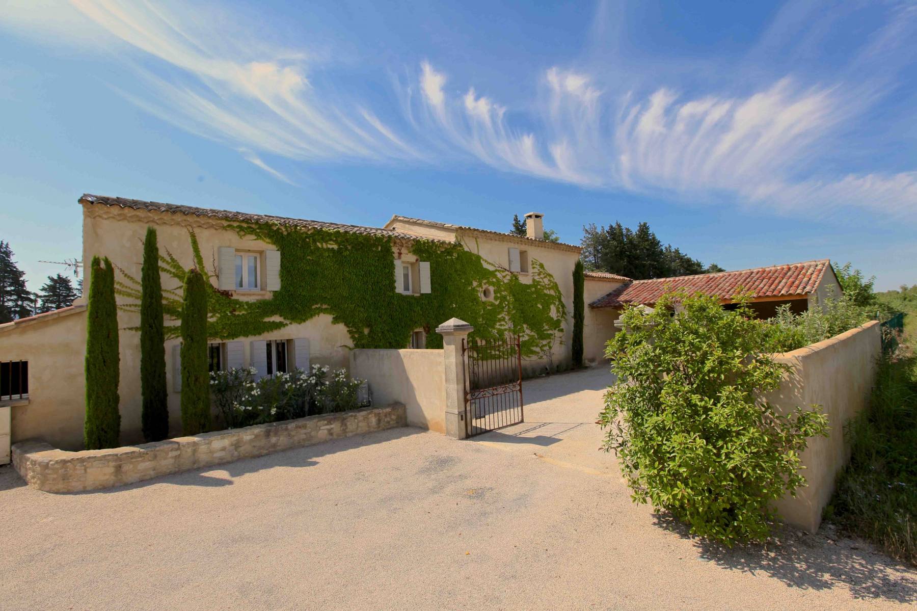 Comfortable vacation home for rent near the Village of Lagnes and L'Isle sur la Sorgue