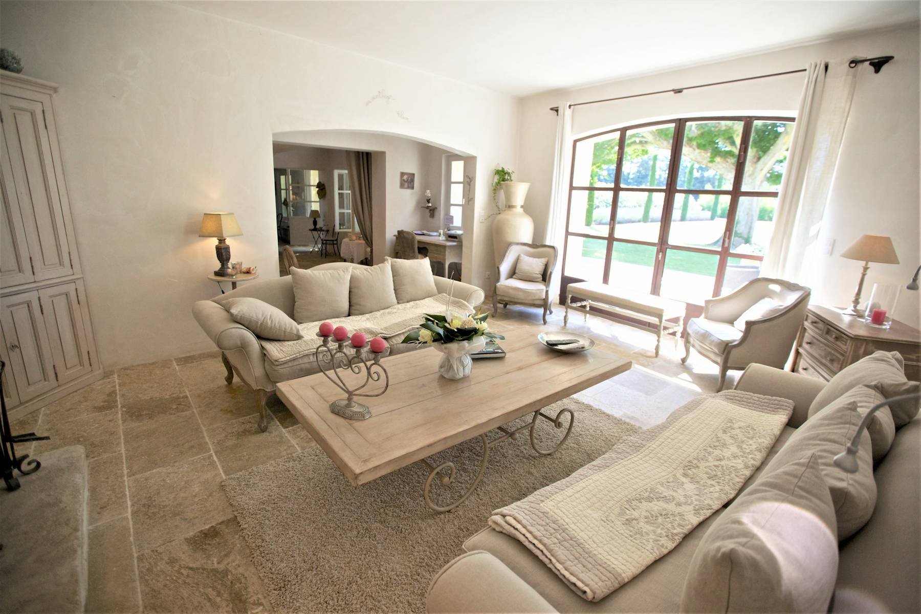 Comfortable vacation home for rent near the Village of Lagnes and L'Isle sur la Sorgue