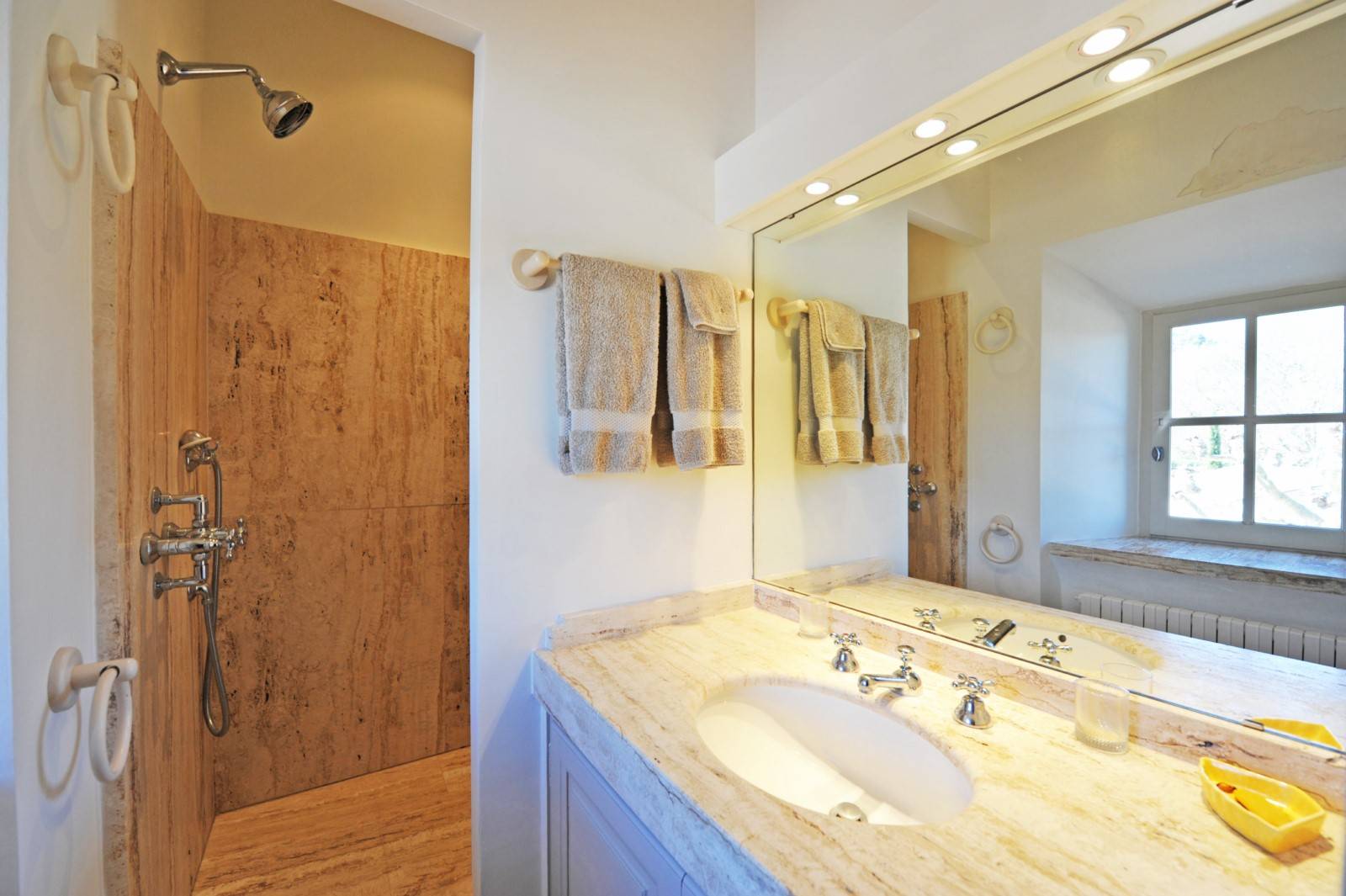 Rental in Bonnieux, superb renovated stone building in a dominant position with a view of the Luberon.