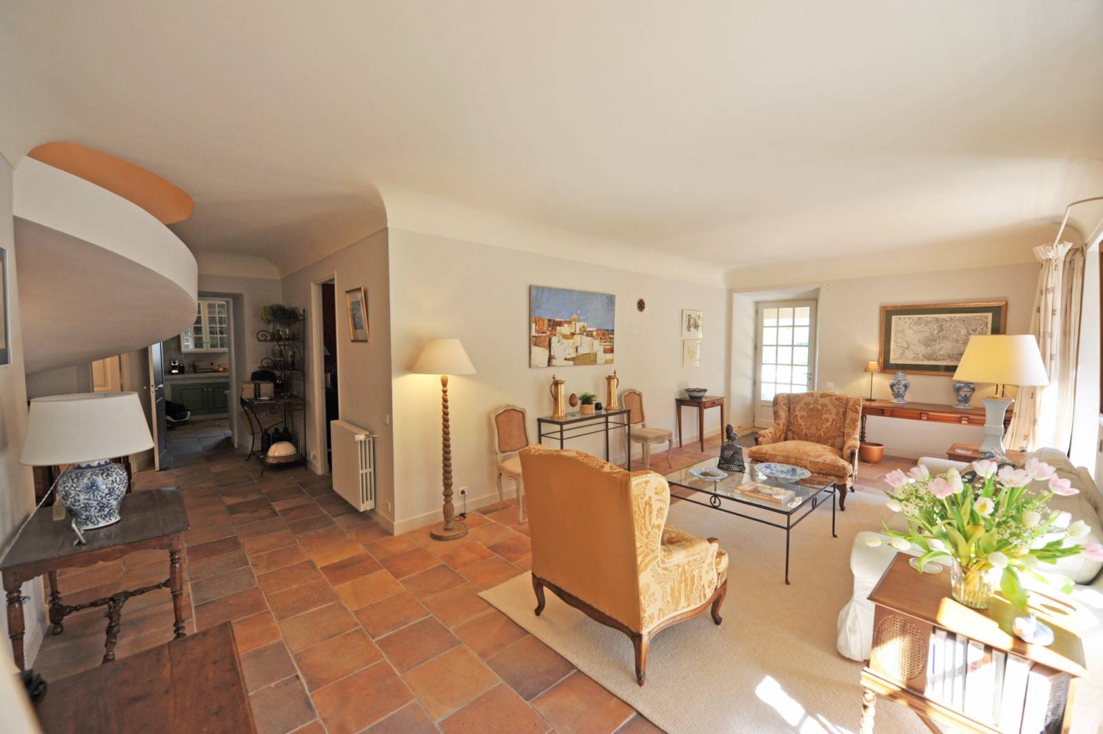 Rental in Bonnieux, superb renovated stone building in a dominant position with a view of the Luberon.