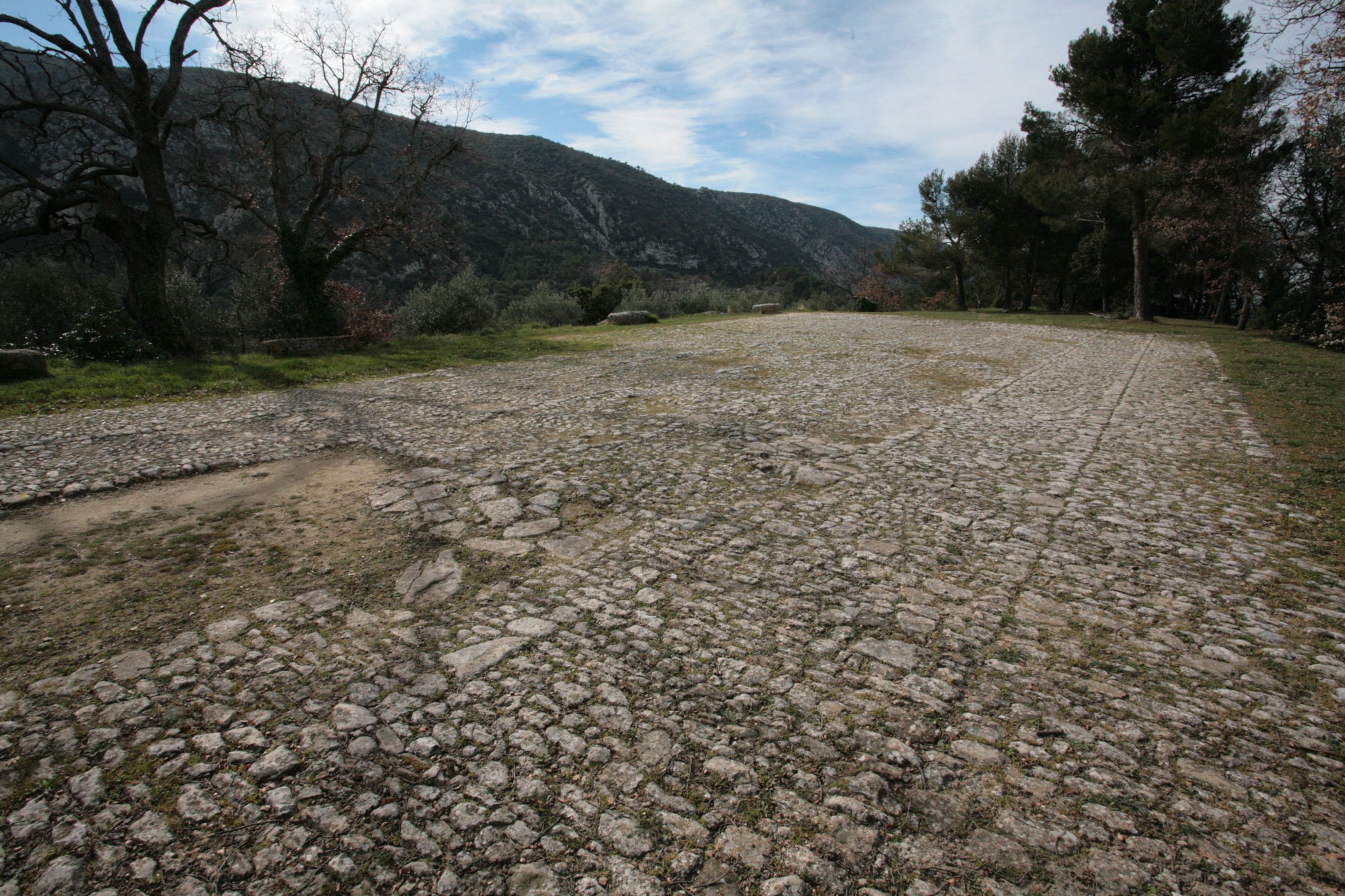 Belle calade à Oppède-le-vieux