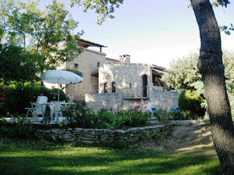 In Gordes, property with stunning views,  in an exceptional location to rent for a summer in Luberon