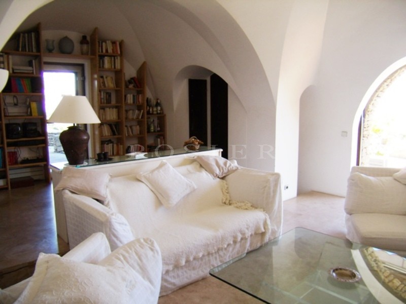 In Gordes, property with stunning views,  in an exceptional location to rent for a summer in Luberon