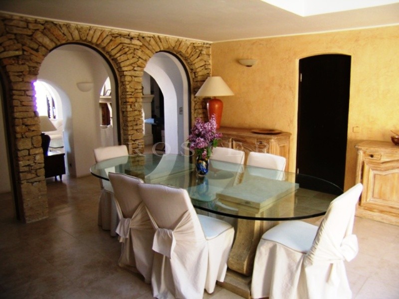 In Gordes, property with stunning views,  in an exceptional location to rent for a summer in Luberon