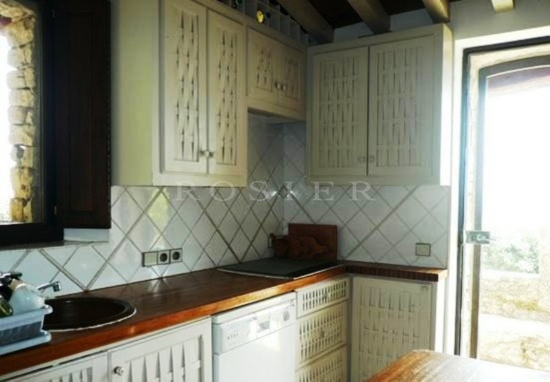 In Gordes, property with stunning views,  in an exceptional location to rent for a summer in Luberon