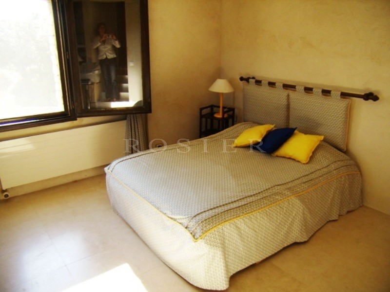 In Gordes, property with stunning views,  in an exceptional location to rent for a summer in Luberon