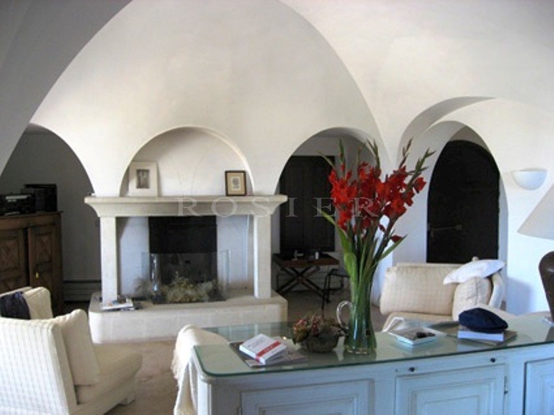 In Gordes, property with stunning views,  in an exceptional location to rent for a summer in Luberon