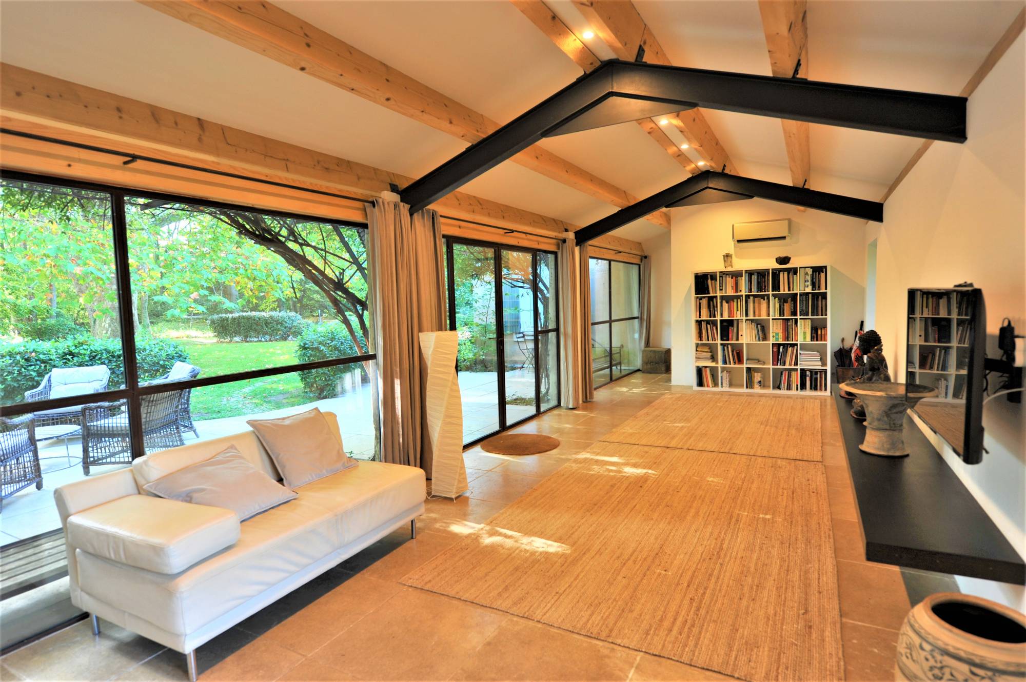 In a beautiful park of 1.5 hectares, To rent Provencal Bastide dated 1850 in Provence.
