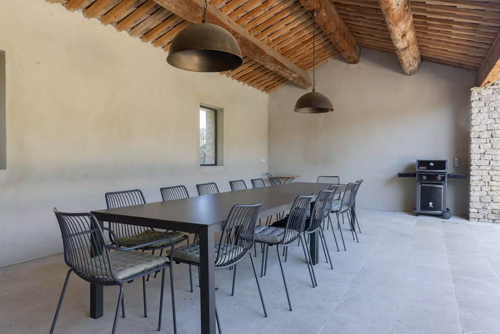 Property with gîtes on nearly 5 hectares in the countryside of Gordes