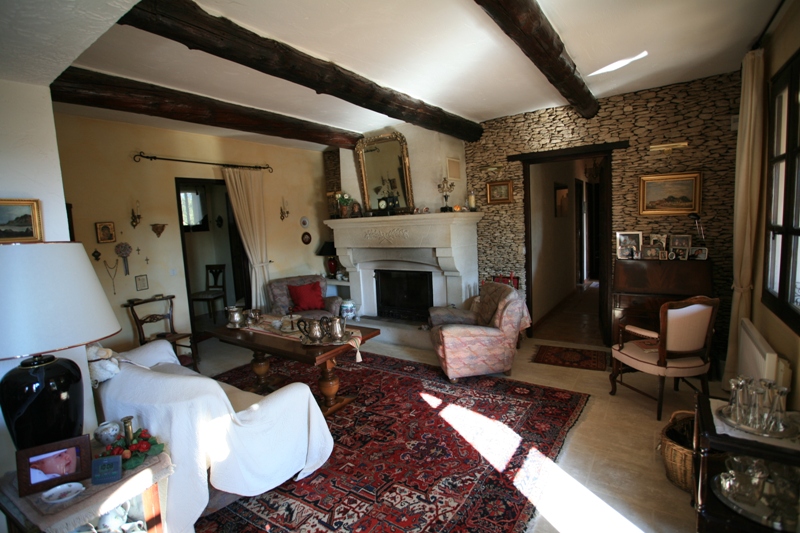 House near Gordes on 1 acre in terraces