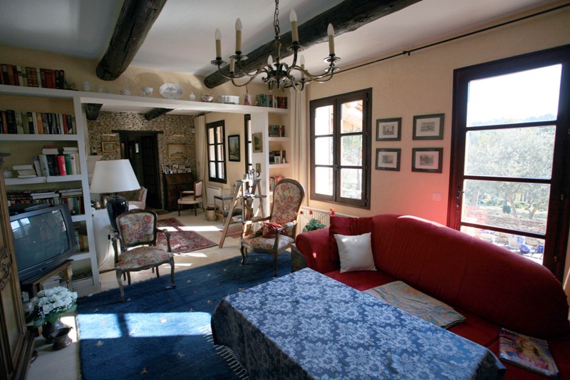 House near Gordes on 1 acre in terraces