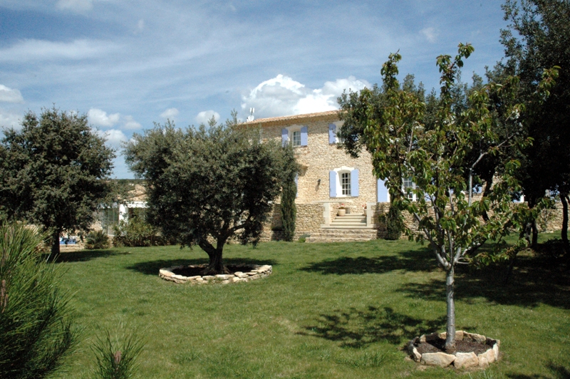 Luberon, stone house with view close to a charming hamlet