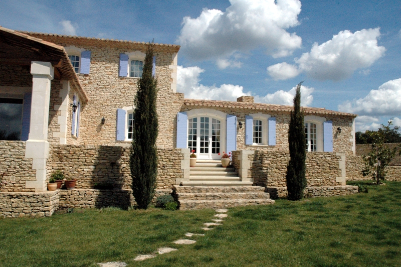 Luberon, stone house with view close to a charming hamlet