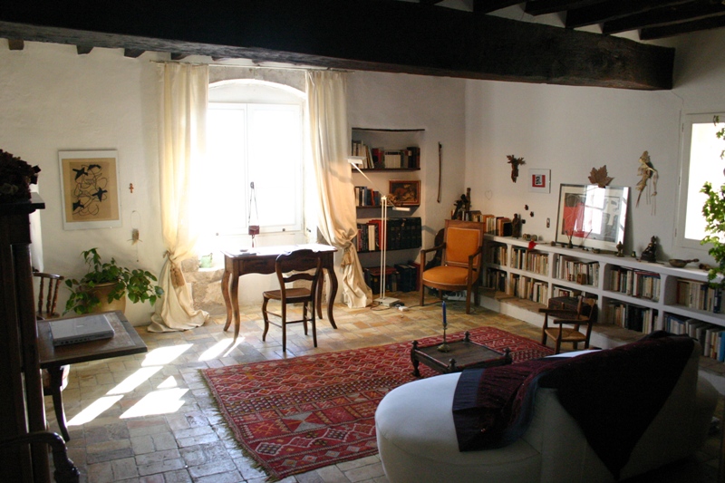 Village house in the heart of a perched village in the Luberon valley