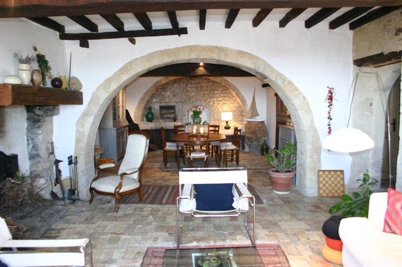 Village house in the heart of a perched village in the Luberon valley