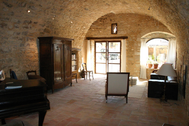 Village house in the heart of a perched village in the Luberon valley