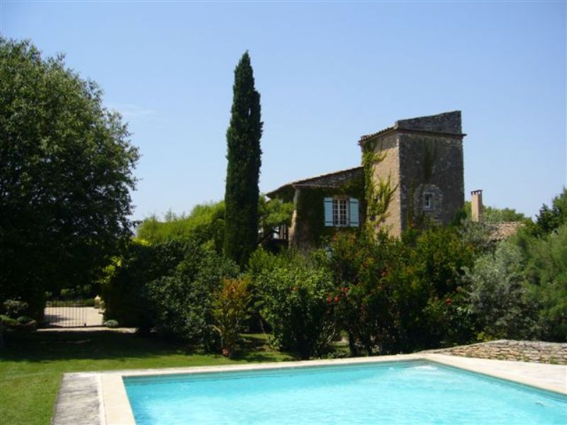 17th century mas in Luberon with park