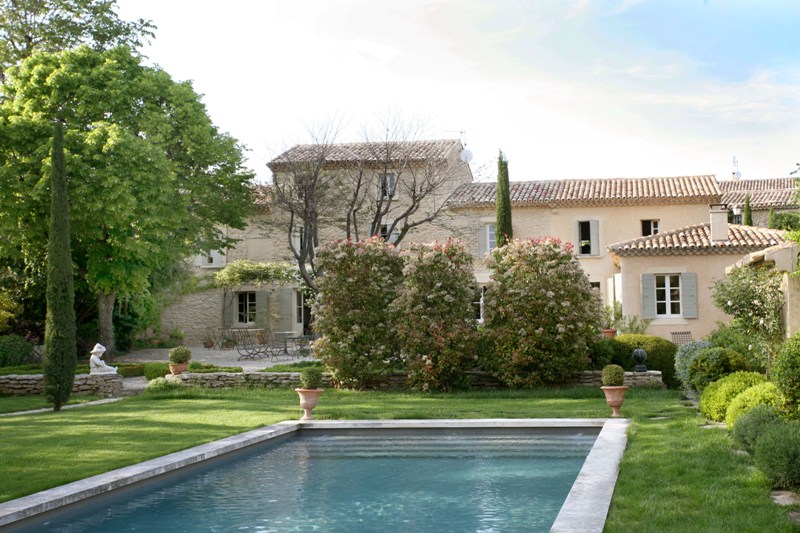 Mas in Luberon, in the heart of a nice village, with garden and swimming pool