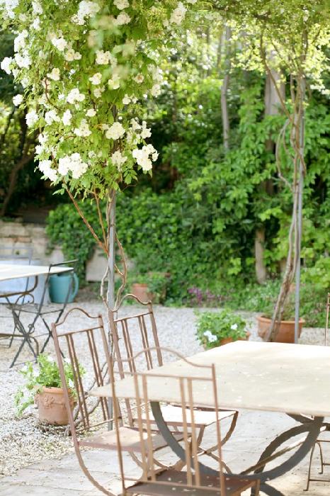 Mas in Luberon, in the heart of a nice village, with garden and swimming pool