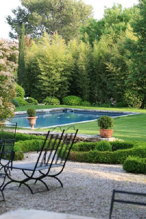 Mas in Luberon, in the heart of a nice village, with garden and swimming pool
