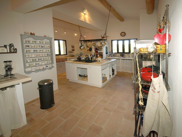 Close to a village of Luberon, nice and quiet house on a piece of land of 2760 m².