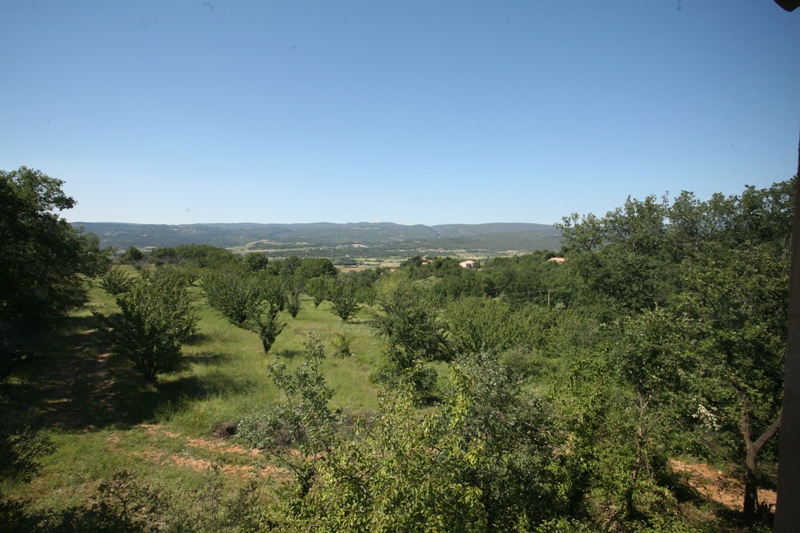 Close to a village of Luberon, nice and quiet house on a piece of land of 2760 m².