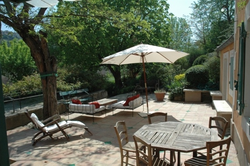 Genuine and renovated farmhouse of the 19th century in Luberon for sale with Rosier