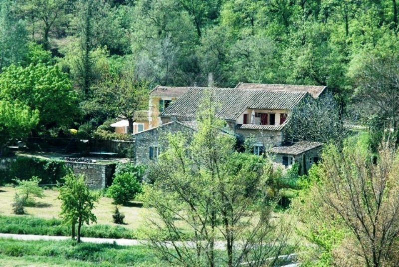 Genuine and renovated farmhouse of the 19th century in Luberon for sale with Rosier