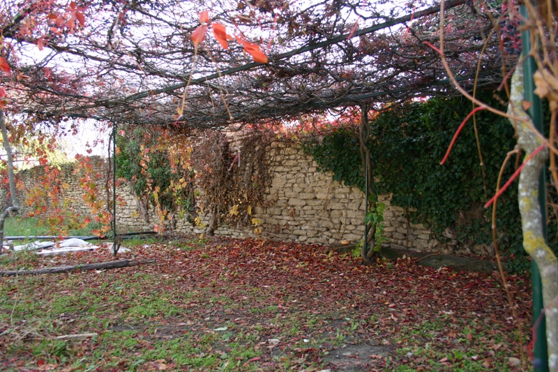 close to Gordes, nice buildable plot of about 1000 square meters with a south exposure