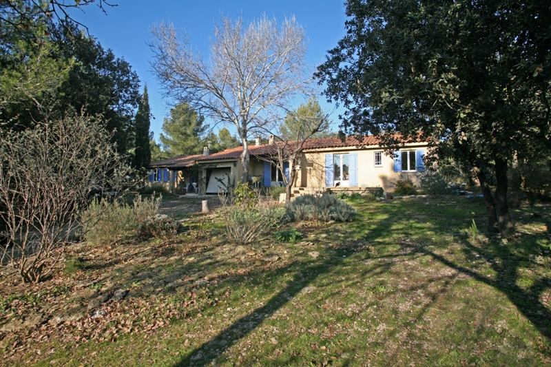 Near Gordes, one level building made of two houses linked with a shared hall and garage
