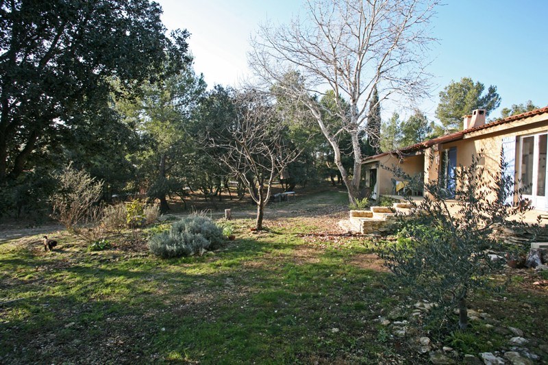 Near Gordes, one level building made of two houses linked with a shared hall and garage