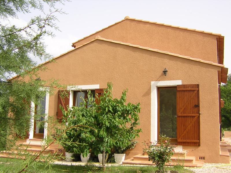 In Luberon, with breathtaking views, nice house with swimming pool and more than 2, 5 acres of grounds.