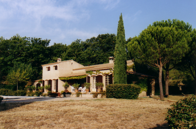 Luberon, very nice provencal villa with pool on more than 2 hectares of grounds.