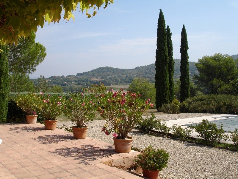 Luberon, very nice provencal villa with pool on more than 2 hectares of grounds.