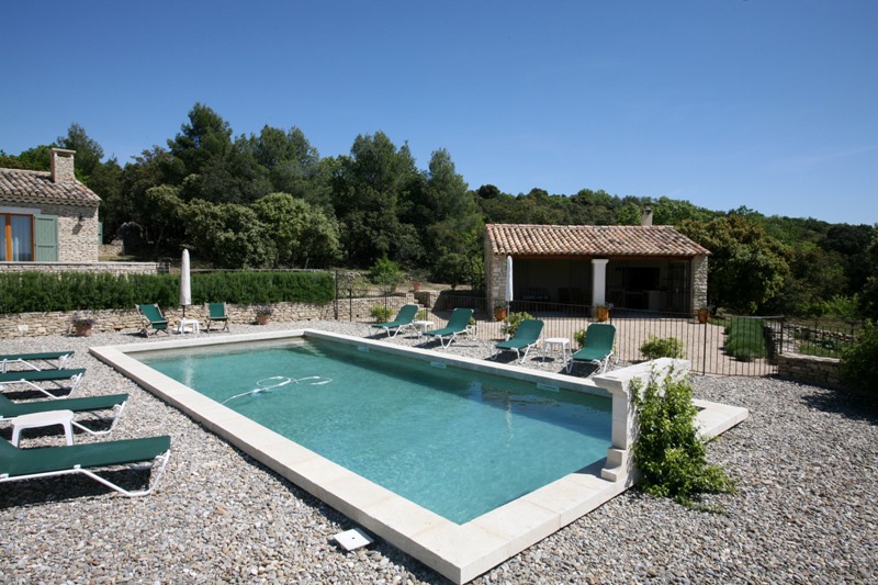 Stone-built house close to Gordes with spectacular views of the Luberon and the Vaucluse mountains
