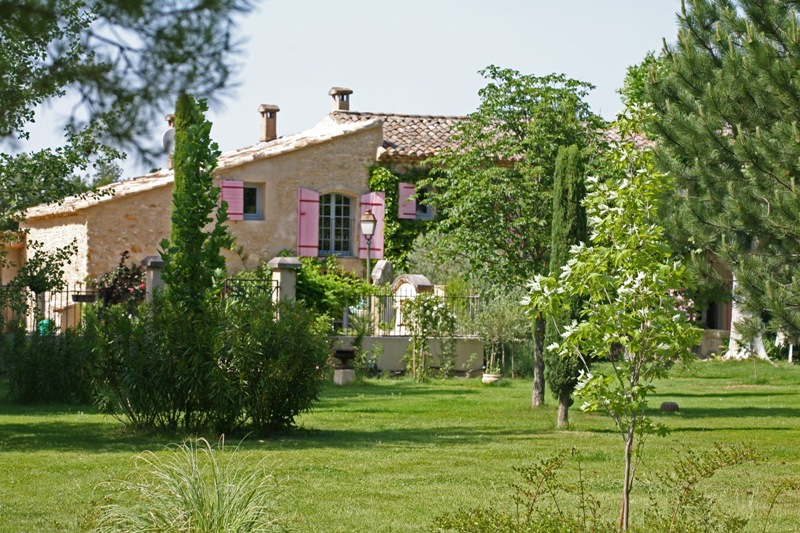 Luberon in Provence, old mas fully renovated in more than 2.6 hectares of parkland.