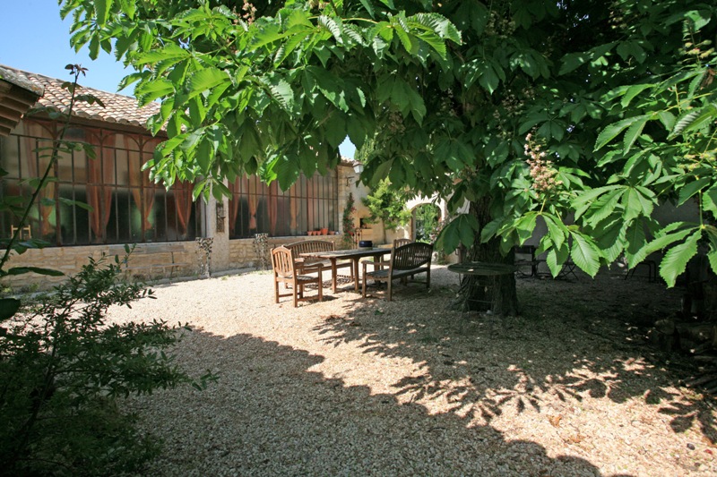 Luberon in Provence, old mas fully renovated in more than 2.6 hectares of parkland.