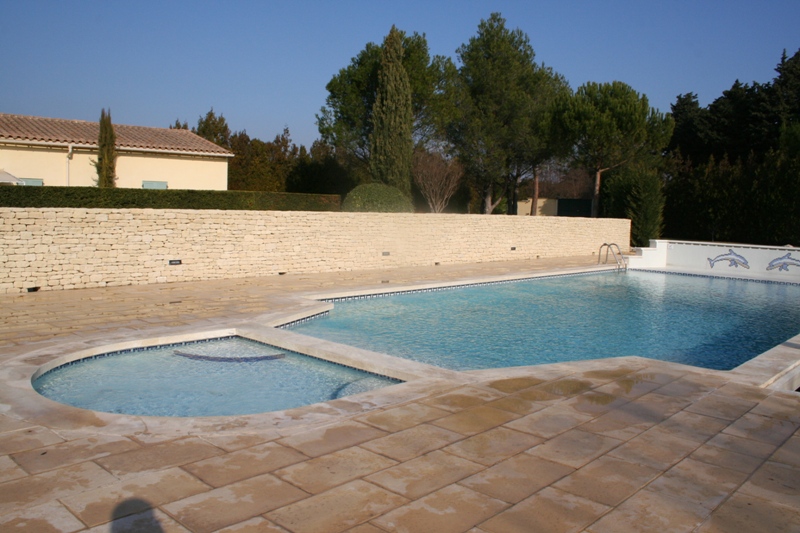 In Provence, between Avignon and Luberon, for sale a large property with 4 guests houses with private garden, with a tennis court and a swimming pool on 1.3 hectares (3.2 acres) of land