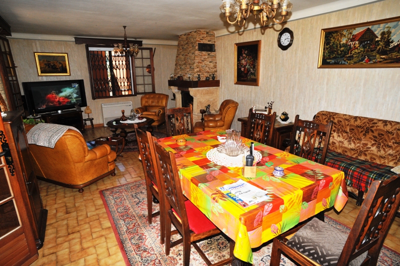 Single-storey villa, 5010 m² of enclosed grounds with views of the Luberon and the Monts de Vaucluse