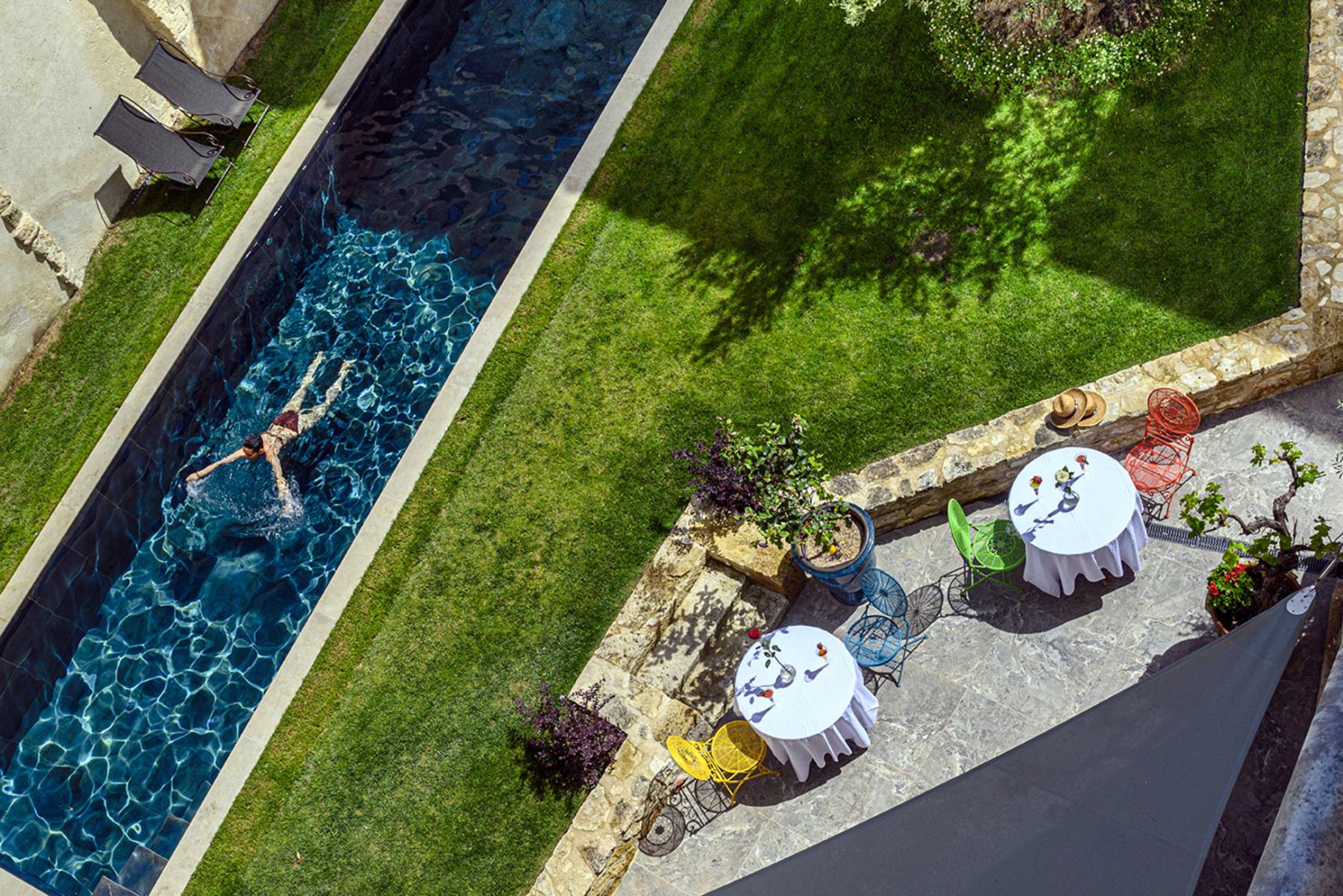 Rental of a Unique High-End Apartment with Rooftop, Jacuzzi, and Panoramic Views in the Heart of L'Isle-sur-la-Sorgue