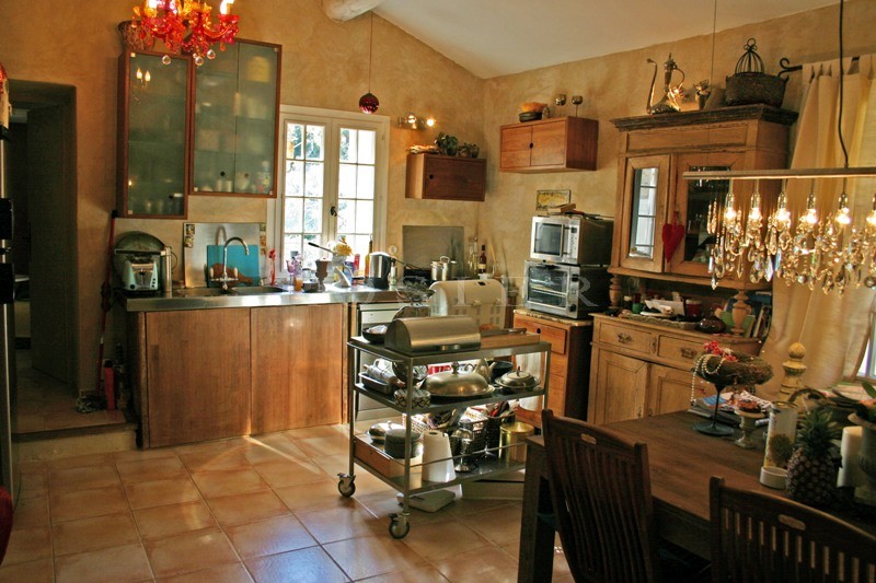 Near Monts de Vaucluse, for sale, renovated old stone XVIthe century house with a park of 3900 m², swimming pool, possibility of B&B
