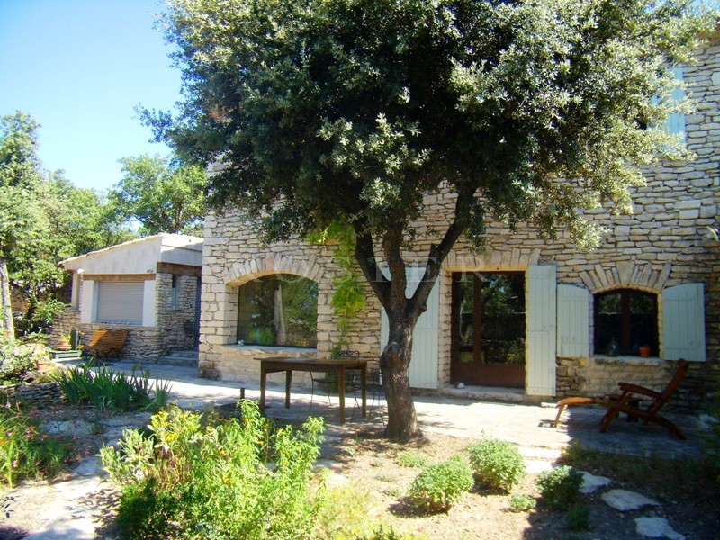 Provence, Gordes, for sale, hamlet house completely restored with outbuildings, on a 3814 m² enclosed plot.