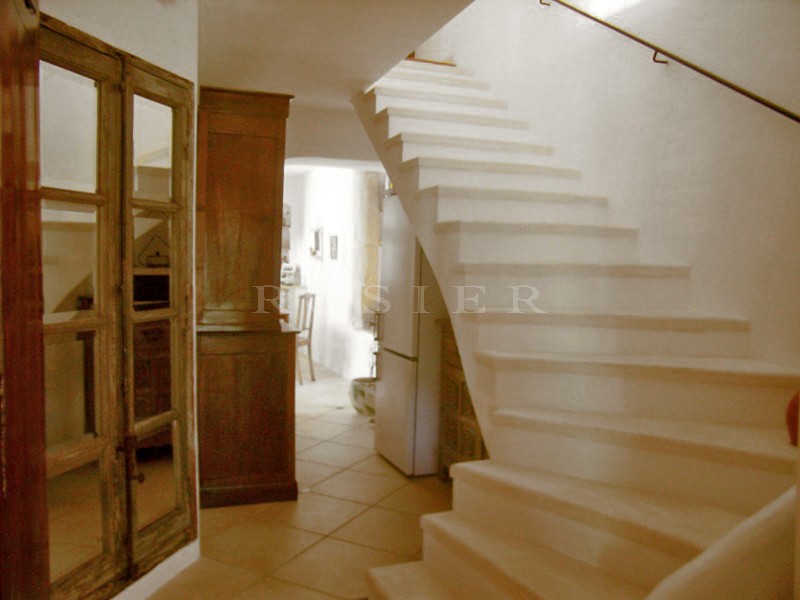 Provence, Gordes, for sale, hamlet house completely restored with outbuildings, on a 3814 m² enclosed plot.