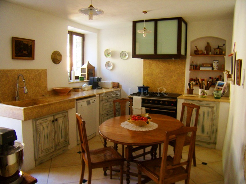 Provence, Gordes, for sale, hamlet house completely restored with outbuildings, on a 3814 m² enclosed plot.